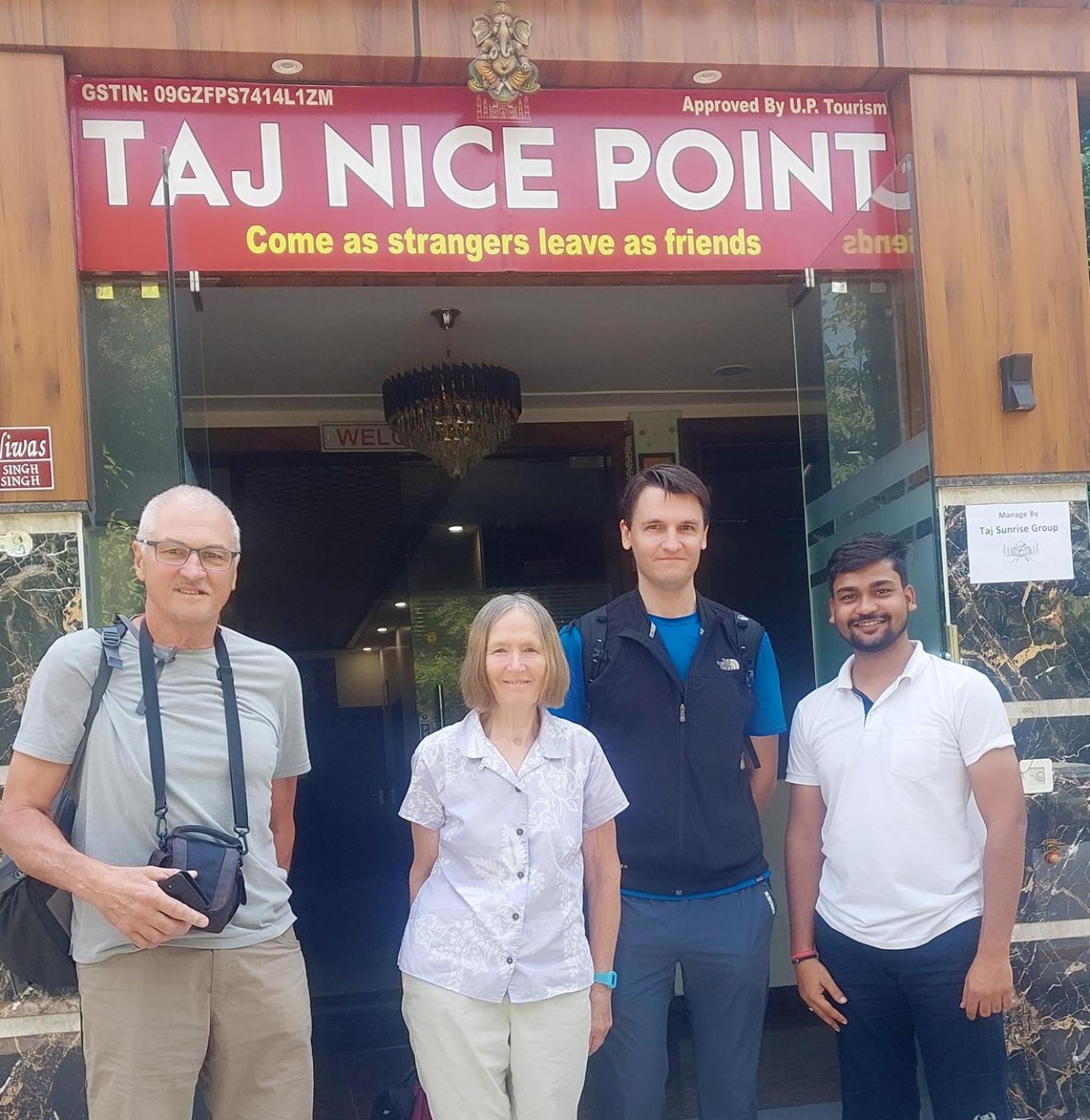 Taj Nice Point Manage By Taj Sunrise Group Agra  Kültér fotó